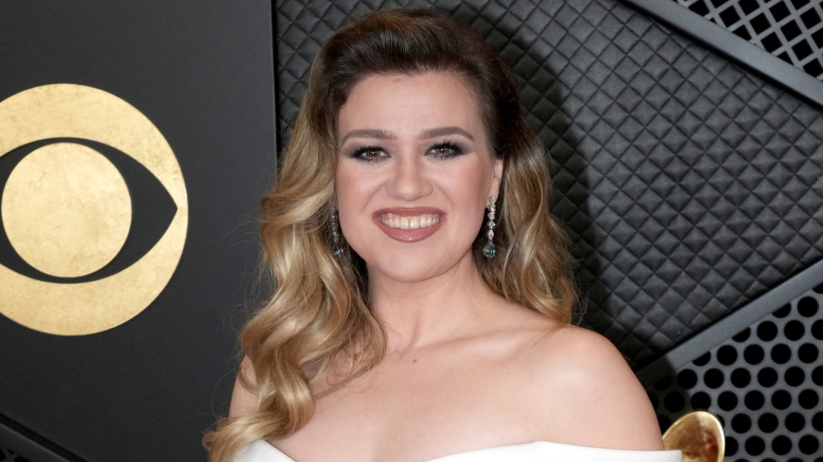凱利·克拉克森（Kelly Clarkson）是一個裸露的美容妝容