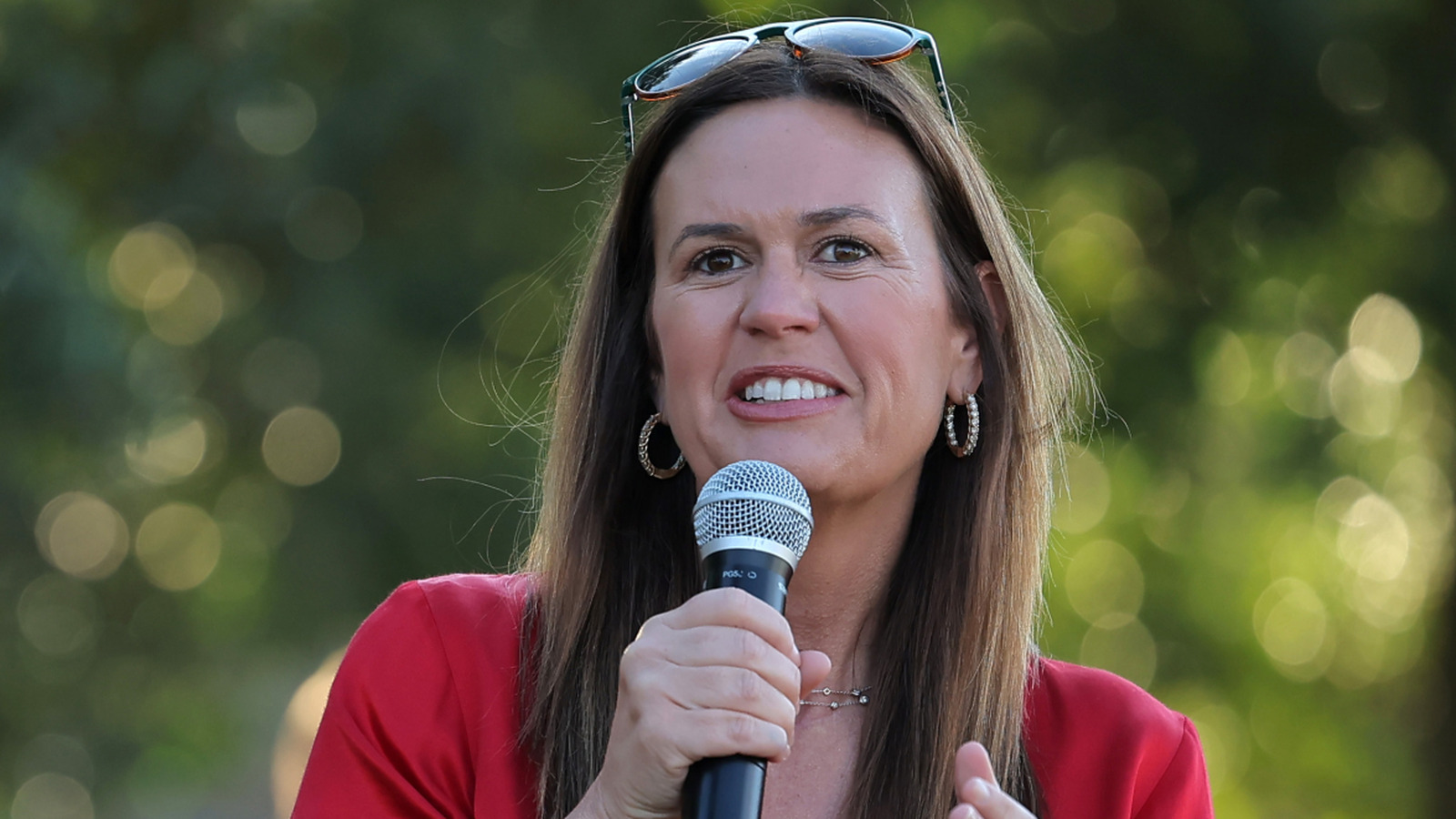莎拉·赫卡比·桑德斯（Sarah Huckabee Sanders）的最大時尚失敗，證明她需要一名新設計師